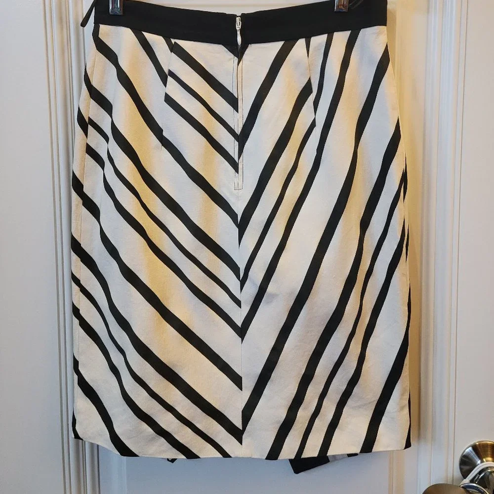H & M Skirt - Picture 6 of 13